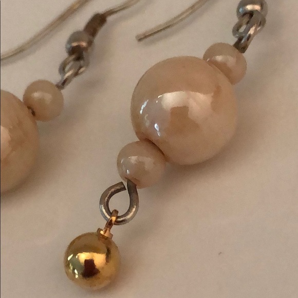 VINTAGE OPALESCENT IVORY AND GOLDTONE BALLS - Picture 5 of 6
